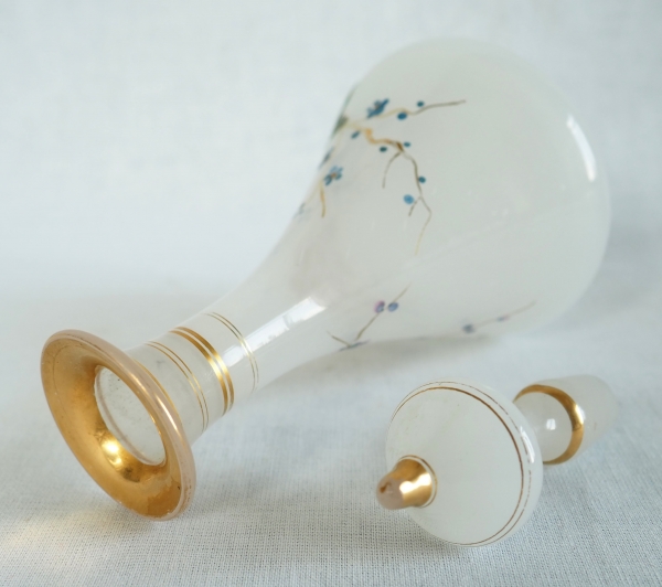 Baccarat : service de nuit en opaline dorée et émaillée, époque Napoléon III vers 1870