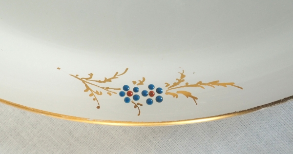 Baccarat : service de nuit en opaline dorée et émaillée, époque Napoléon III vers 1870
