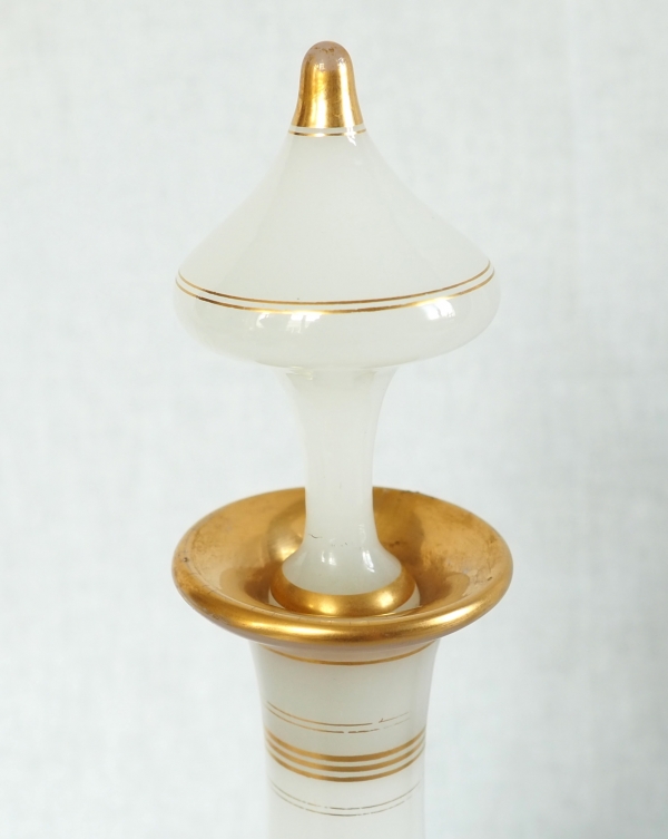Baccarat : service de nuit en opaline dorée et émaillée, époque Napoléon III vers 1870