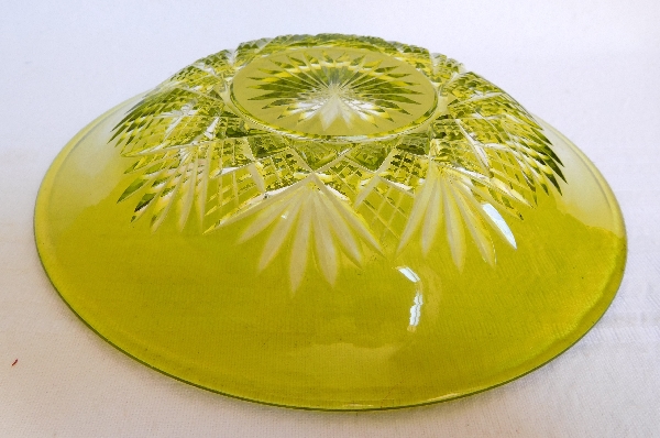 Service verre d'eau en cristal de Baccarat, cristal overlay vert chartreuse, modèle Douai