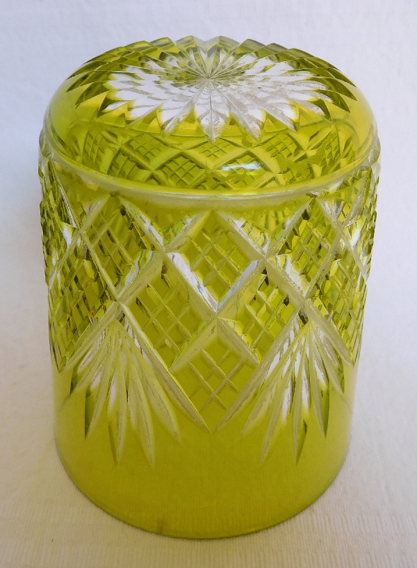 Service verre d'eau en cristal de Baccarat, cristal overlay vert chartreuse, modèle Douai