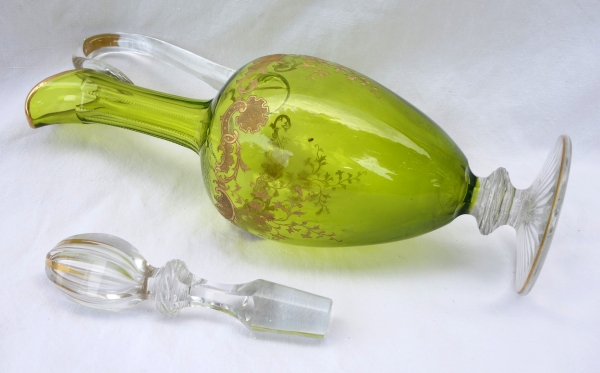 Aiguière / carafe en cristal de Saint Louis vert, modèle Massenet gravé et doré