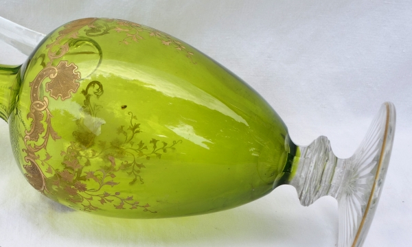 Aiguière / carafe en cristal de Saint Louis vert, modèle Massenet gravé et doré