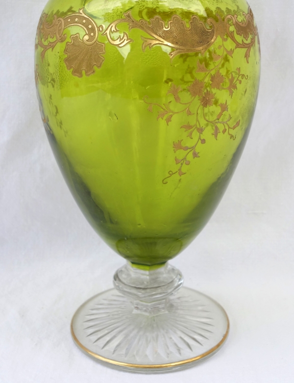 Aiguière / carafe en cristal de Saint Louis vert, modèle Massenet gravé et doré