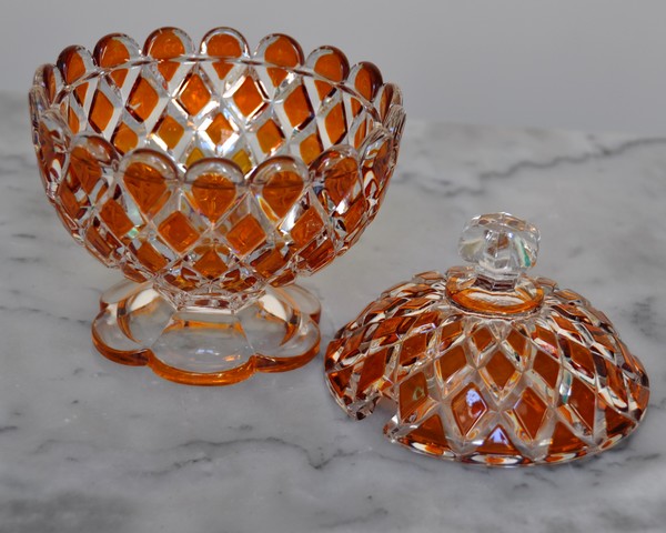 Sucrier / drageoir / confiturier en cristal de Baccarat émaillé orange, signé