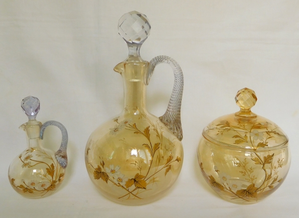 Sucrier en cristal de Baccarat irisé, décor émaillé et doré, étiquette papier