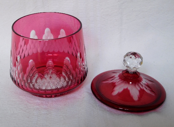 Sucrier en cristal de Baccarat overlay rouge / rose, modèle Richelieu, vers 1900