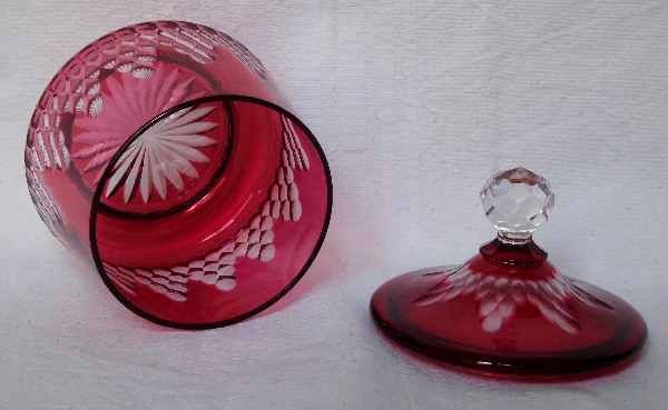 Sucrier en cristal de Baccarat overlay rouge / rose, modèle Richelieu, vers 1900