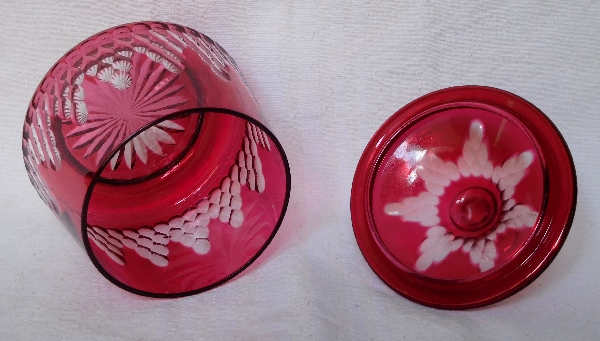 Sucrier en cristal de Baccarat overlay rouge / rose, modèle Richelieu, vers 1900