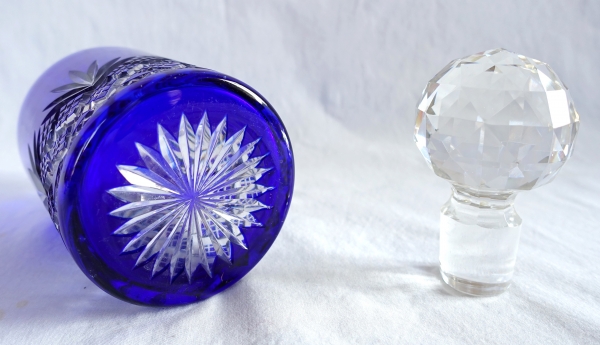 Tall Baccarat crystal perfume bottle / alcohol bottle, Douai pattern, cobalt blue overlay crystal - 20,2cm