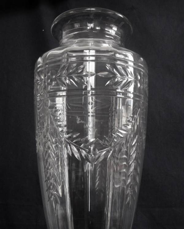 Very tall Baccarat crystal vase, laurels cut pattern - 49cm