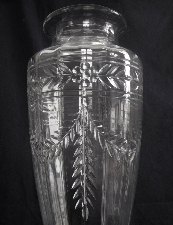 Very tall Baccarat crystal vase, laurels cut pattern - 49cm