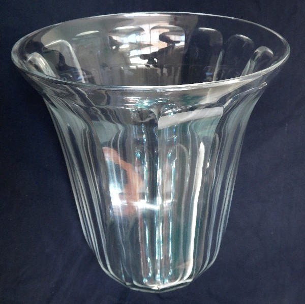 Grand vase en cristal de Baccarat à côtes taillées (modèle Malmaison) signé