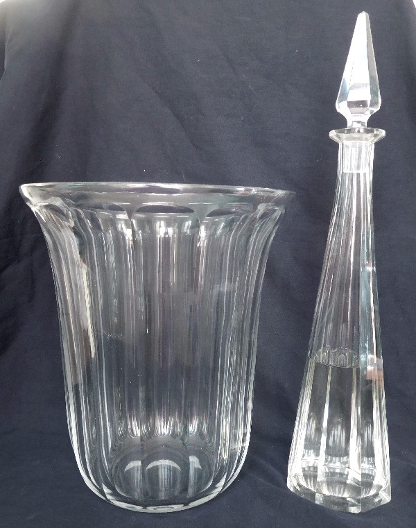 Grand vase en cristal de Baccarat à côtes taillées (modèle Malmaison) signé