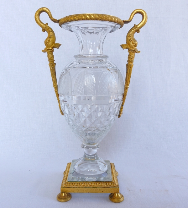 Vase Charles X d'époque Empire Restauration en cristal du Creusot taillé et bronze doré
