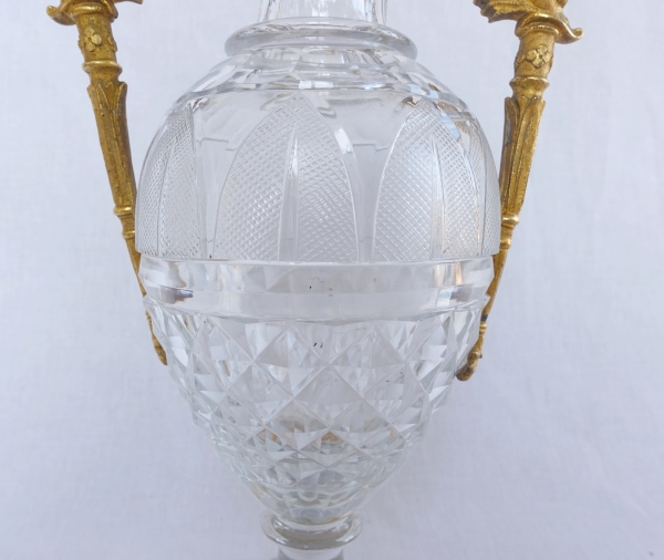 Vase Charles X d'époque Empire Restauration en cristal du Creusot taillé et bronze doré