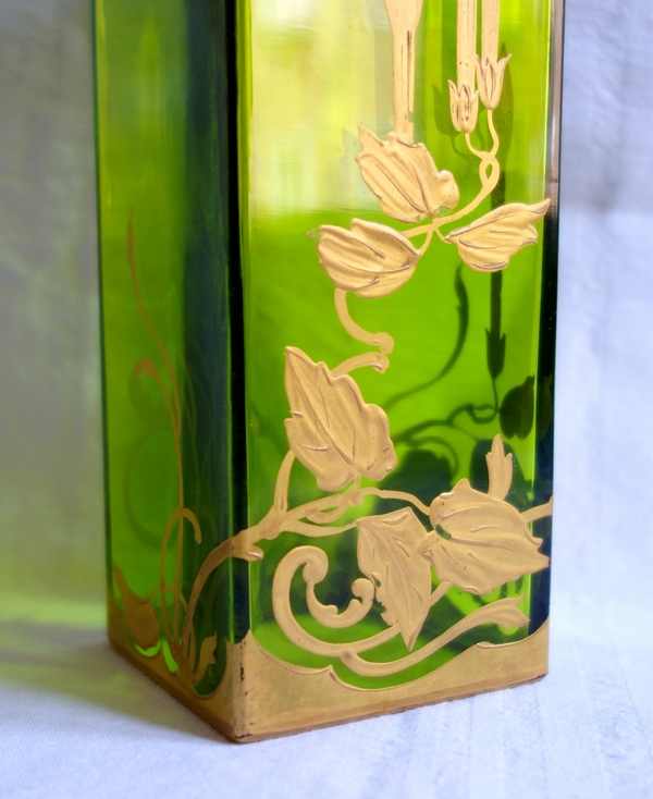 Vase en cristal de Baccarat vert rehaussé à l'or fin, époque Art Nouveau - époque fin XIXe