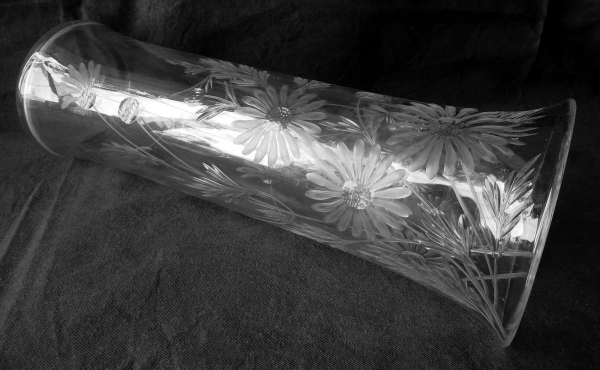 Tall Baccarat crystal vase, cut and engraved daisies decoration, Art Nouveau production