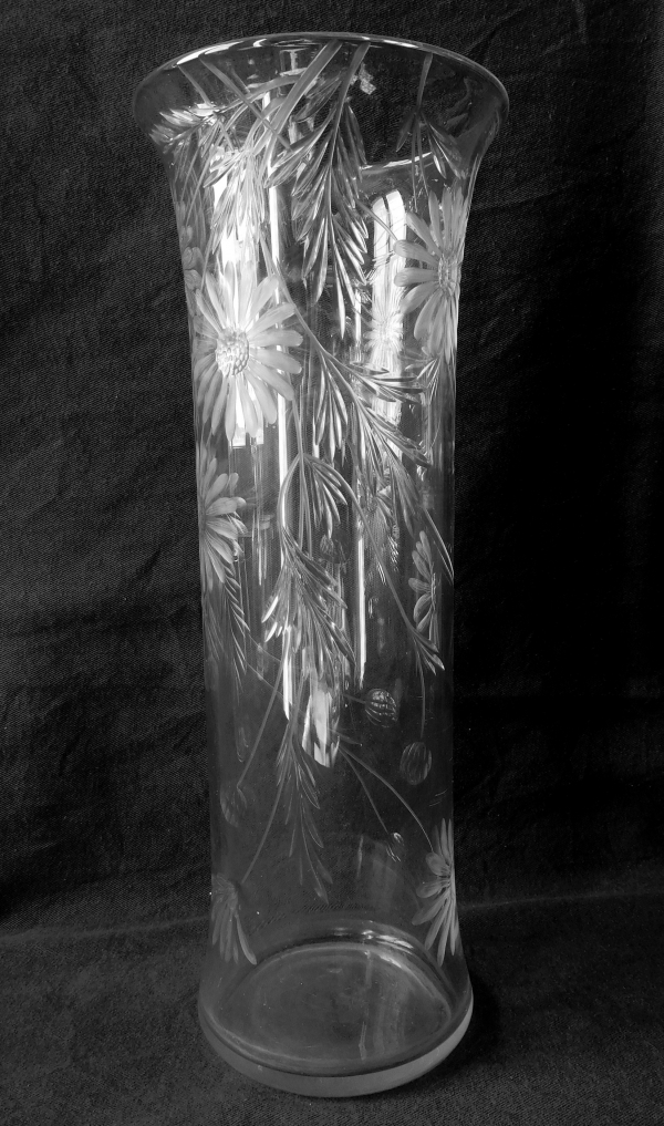 Tall Baccarat crystal vase, cut and engraved daisies decoration, Art Nouveau production