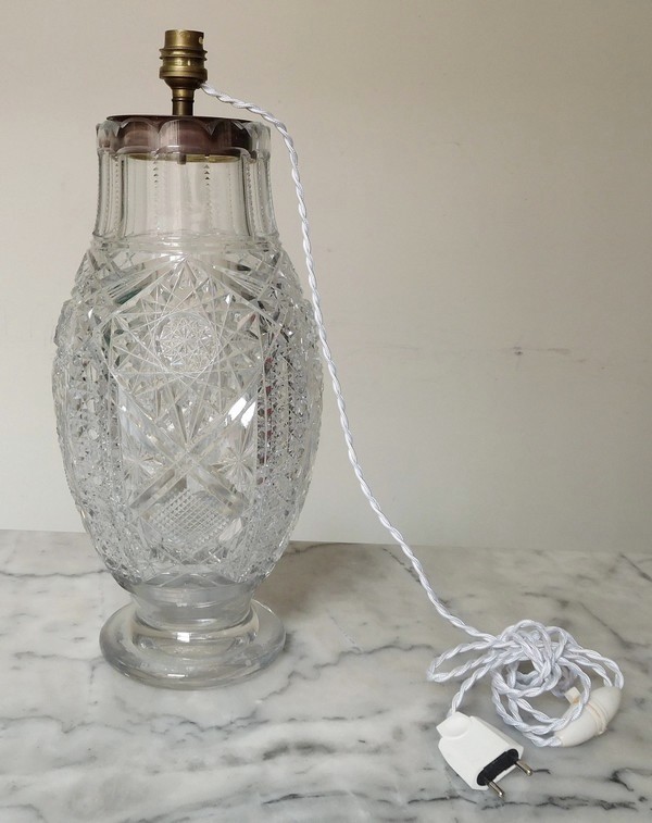 Grand vase en cristal de Baccarat monté en lampe