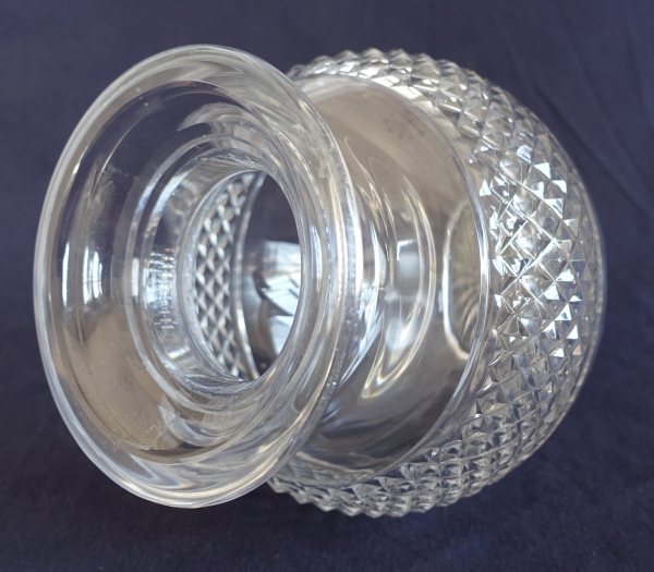 Vase boule de style Restauration en cristal de Saint Louis, modèle Trianon