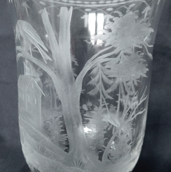 Vase en cristal de Baccarat, motif Fables de la fontaine le Corbeau et le Renard