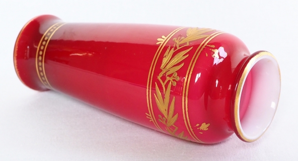 Red overlay Baccarat opaline crystal single-flower vase - original paper sticker