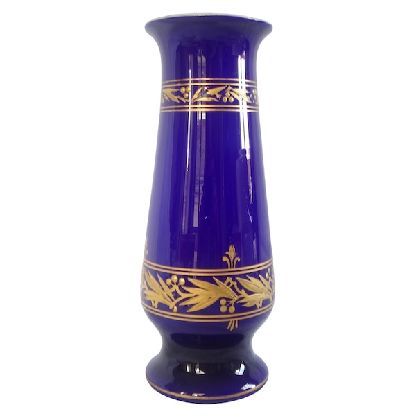 Baccarat - grand vase en cristal overlay bleu et or doublé d'opaline - 25cm