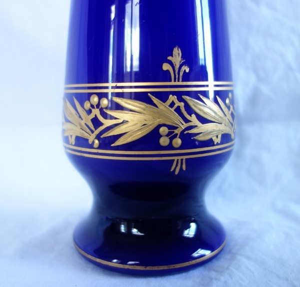 Baccarat - grand vase en cristal overlay bleu et or doublé d'opaline - 25cm