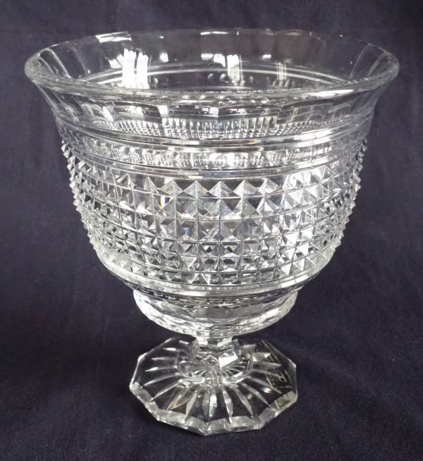 Vase en cristal de Baccarat, cristal taillé en pointes de diamants, musée de Baccarat