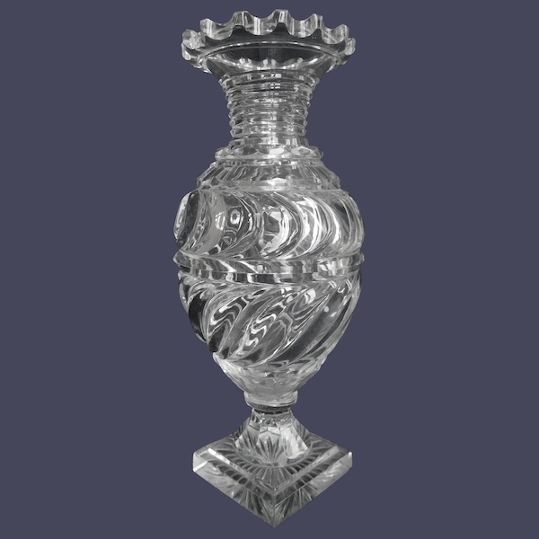 Le Creusot : vase balustre en cristal taillé, XIXe siècle époque Charles X - 28cm