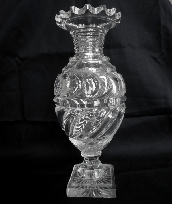 Le Creusot : vase balustre en cristal taillé, XIXe siècle époque Charles X - 28cm