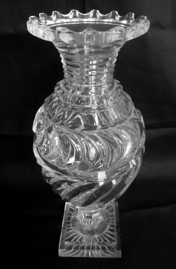 Le Creusot : vase balustre en cristal taillé, XIXe siècle époque Charles X - 28cm