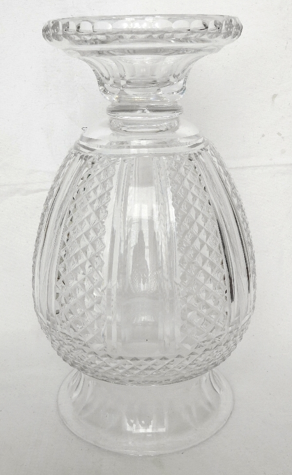 Grand vase Medicis en cristal de Saint Louis taillé en pointes de diamant, époque fin XIXe