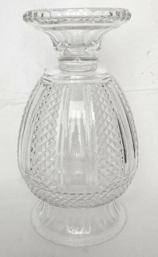 Spectaculaire vase Medicis en cristal de Saint Louis taillé en pointes de diamant, époque fin XIXe - 35,5cm