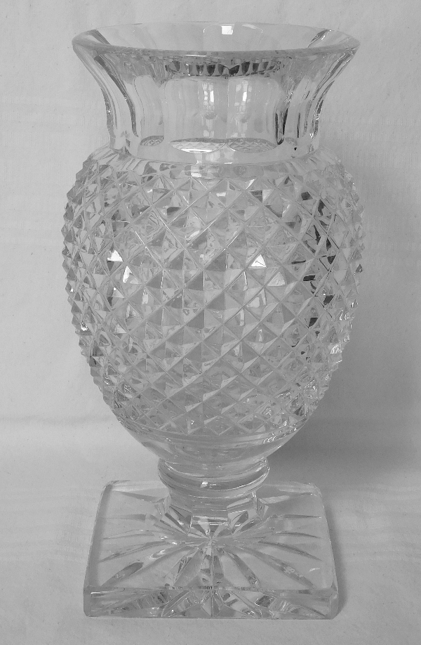 Vase Medicis en cristal de Saint Louis taillé - signé - 26cm