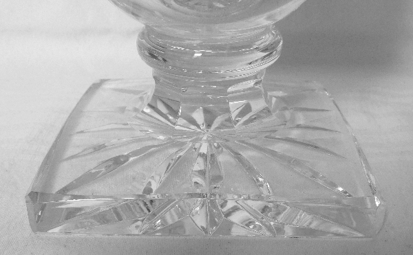 Vase Medicis en cristal de Saint Louis taillé - signé - 26cm