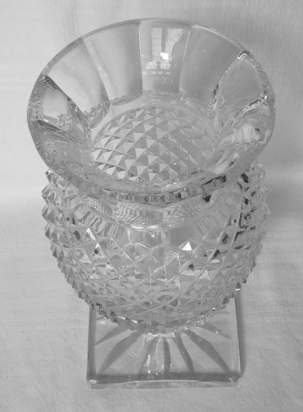 Vase Medicis en cristal de Saint Louis taillé - signé - 26cm