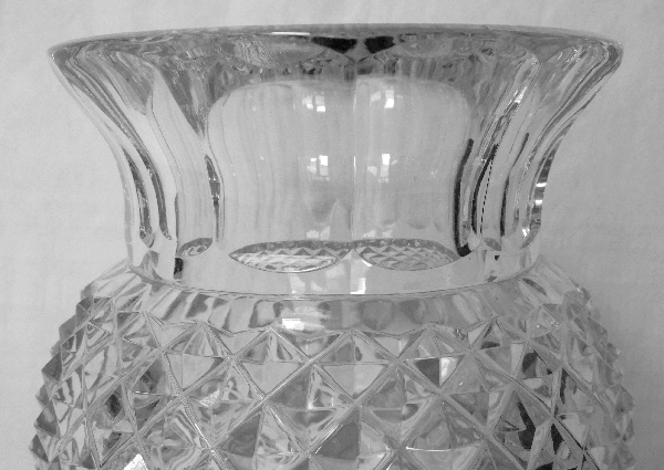 Vase Medicis en cristal de Saint Louis taillé - signé - 26cm