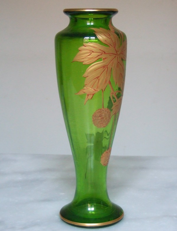 Grand vase en cristal de Baccarat vert olive, modèle Platanes doré à l'or fin