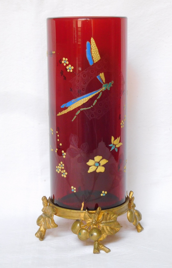 Vase rouleau Art Nouveau en cristal de Baccarat rouge, monture bronze doré, vers 1890 - signé