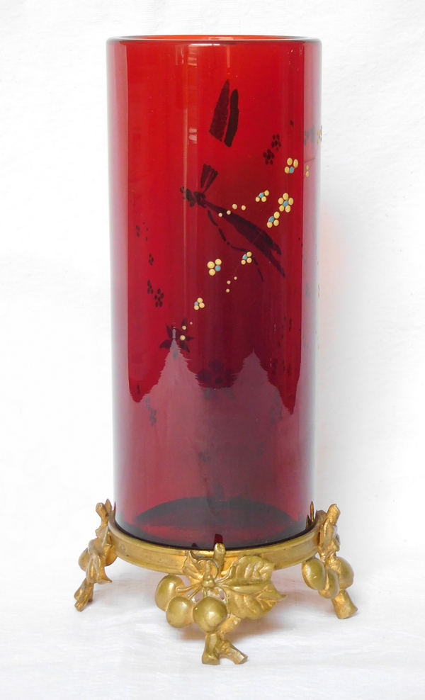 Vase rouleau Art Nouveau en cristal de Baccarat rouge, monture bronze doré, vers 1890 - signé