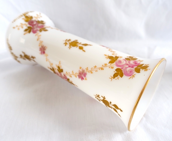 Vase en cristal de Saint Louis - opaline peinte et dorée - étiquette papier