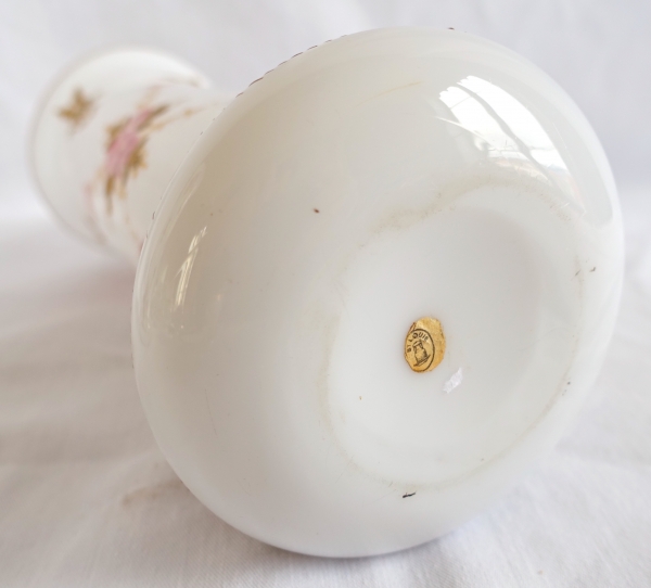 Vase en cristal de Saint Louis - opaline peinte et dorée - étiquette papier
