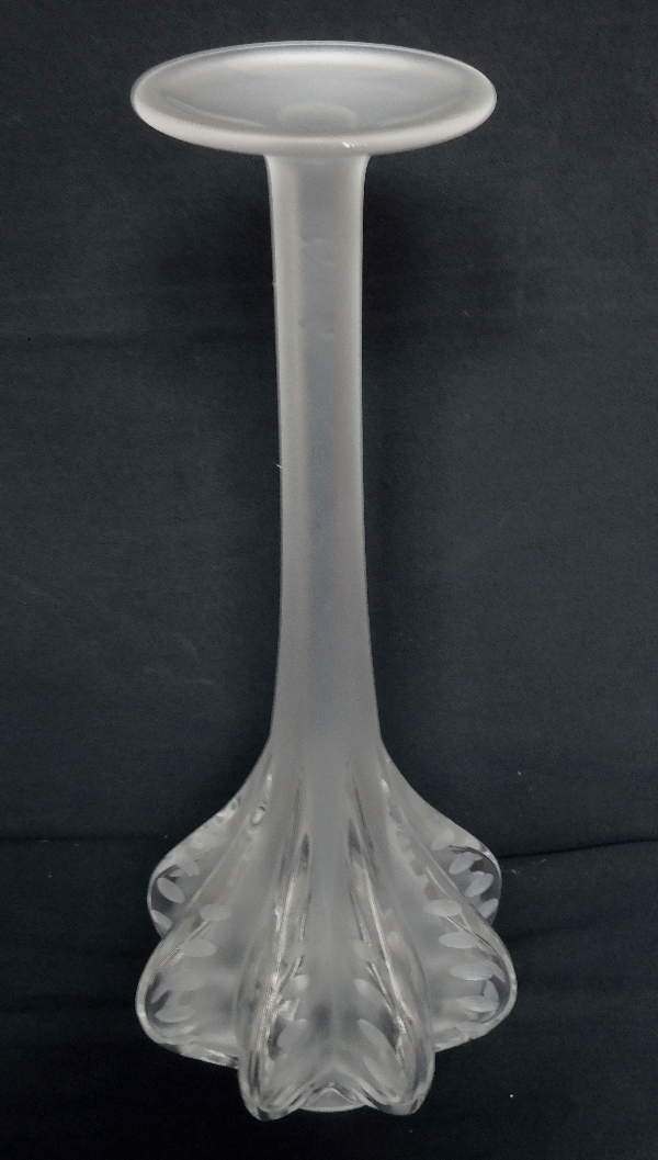 Vase soliflore Lalique en cristal, modèle Marie-Claude, 34cm