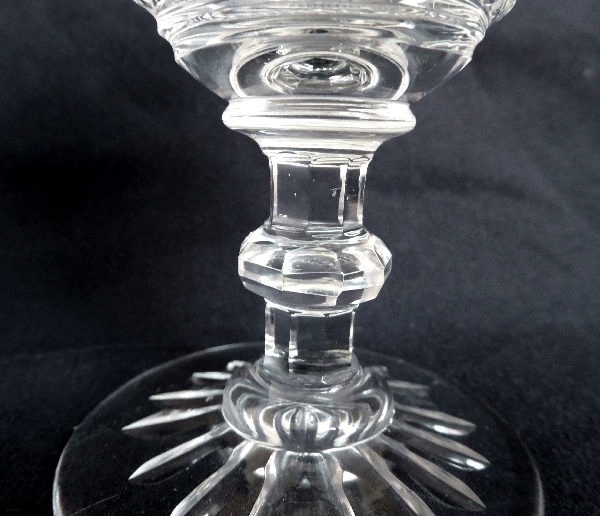 Verre à vin en cristal d'époque Charles X, Baccarat ou Le Creusot, proche modèle Trianon, XIXe siècle