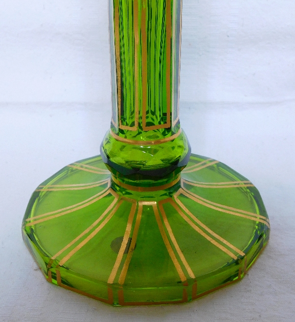 Bougeoir en cristal de Baccarat vert, modèle Cannelures rehaussé de filets or, étiquette papier d'origine