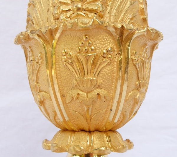 Important bougeoir flambeau en bronze doré d'époque Restauration - lampe de bureau