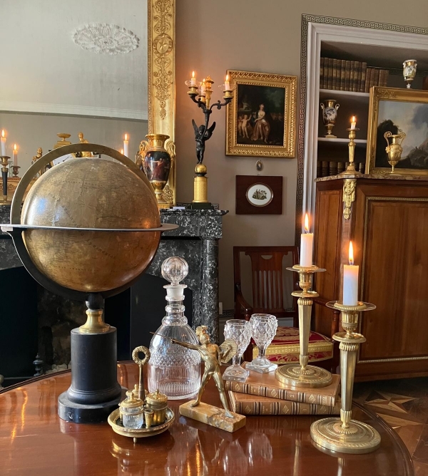 Ravrio : Pair of Empire ormolu candlesticks, early 19th century