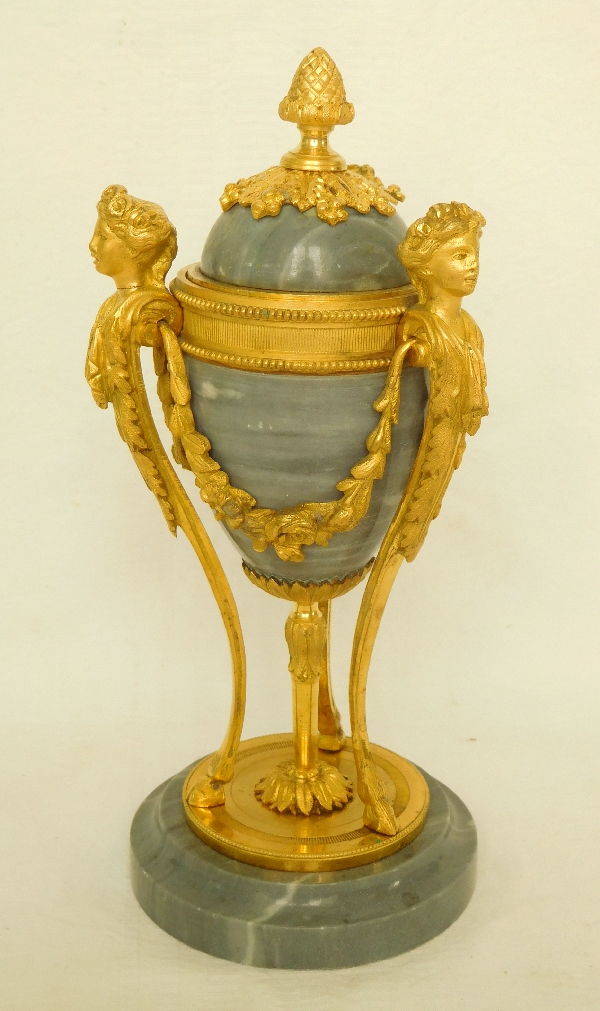 Bougeoir cassolette de style Louis XVI en bronze doré et marbre bleu turquin, époque XIXe siècle